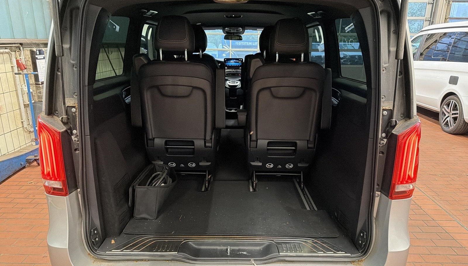 Mercedes-Benz EQV Avantgarde Advanced 8