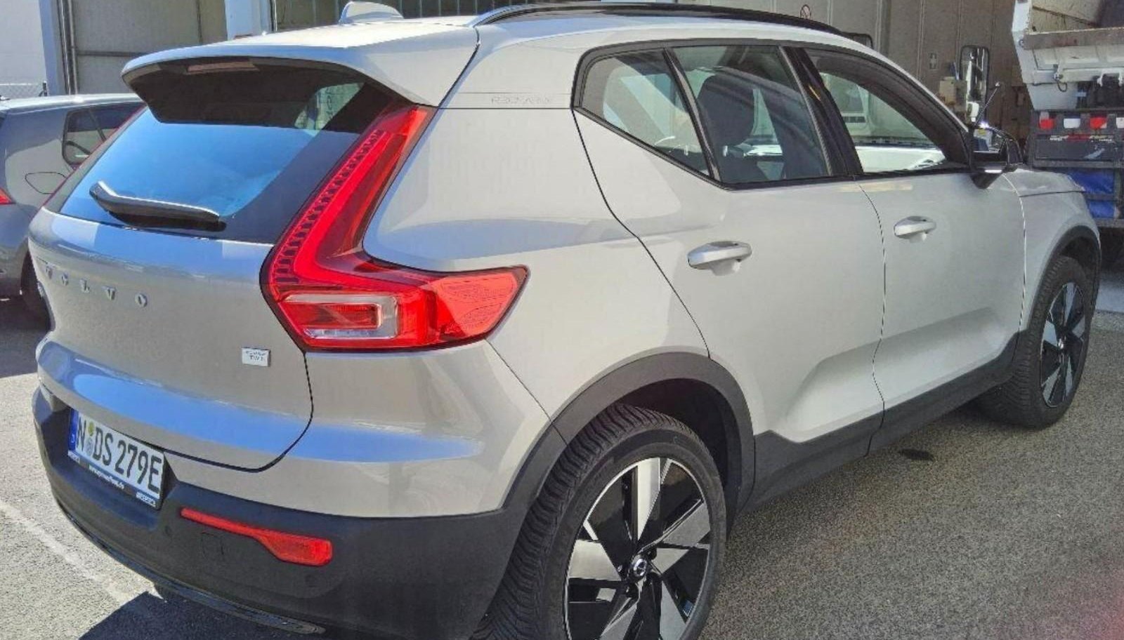 Volvo XC40 Plus Recharge EV AWD 2