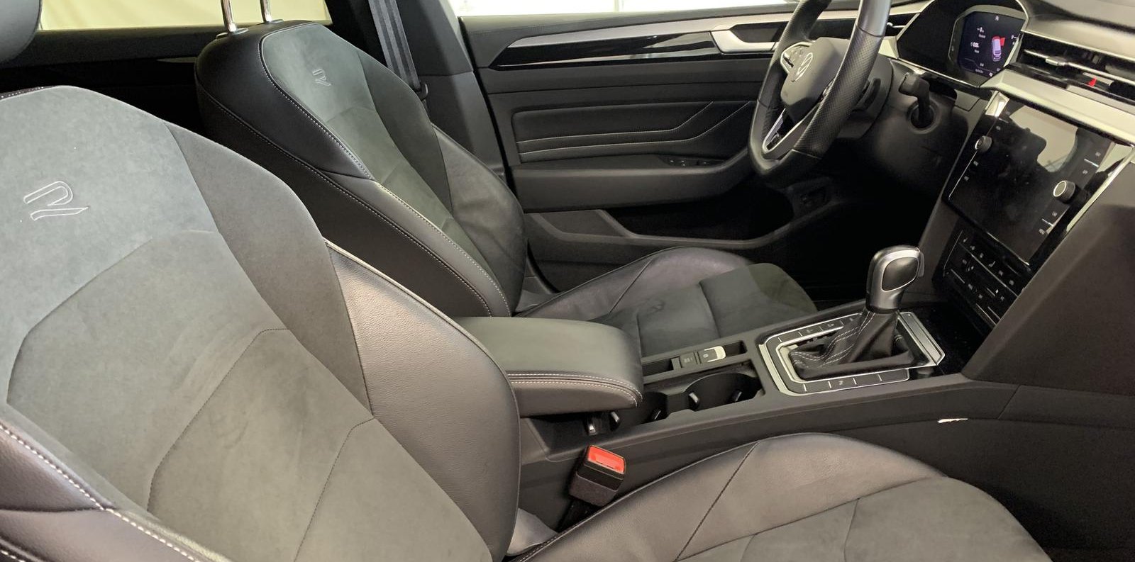 Volkswagen Arteon R-Line eHybrid 3