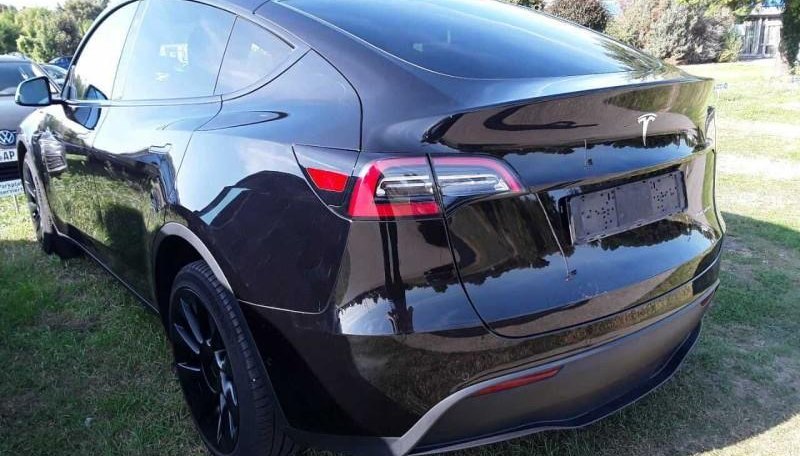 Tesla Model Y Long Range Dual AWD 10