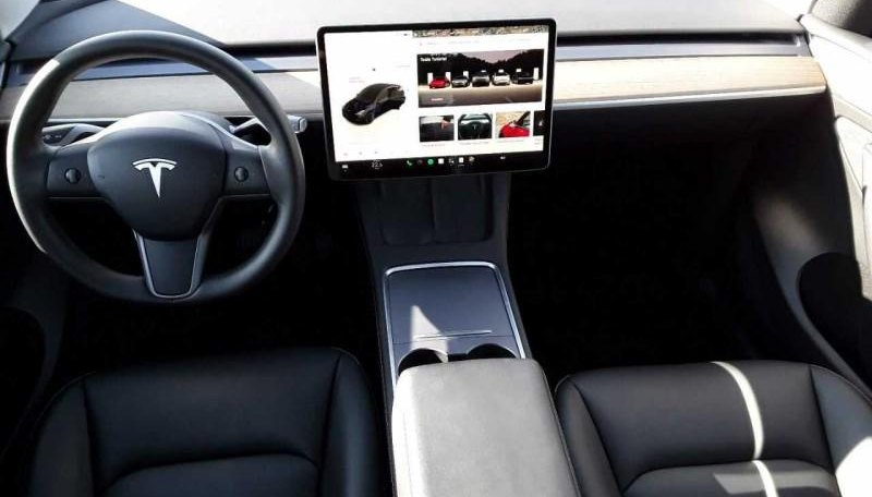 Tesla Model Y Long Range Dual AWD 2