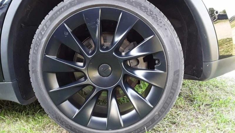 Tesla Model Y Long Range Dual AWD 3