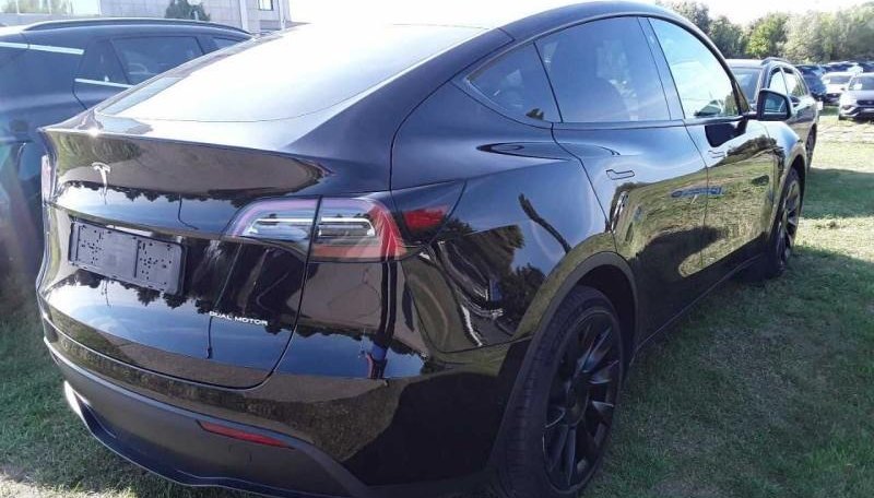 Tesla Model Y Long Range Dual AWD 4