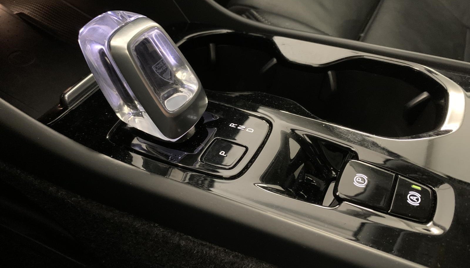 Volvo XC40 Plus Dark 12