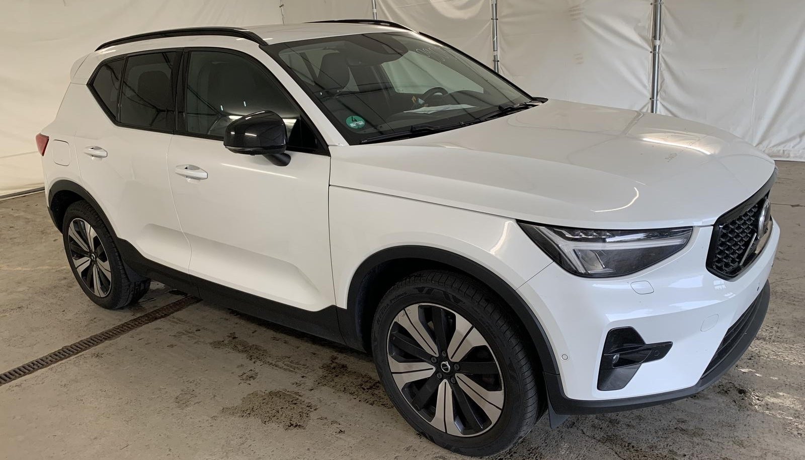 Volvo XC40 Plus Dark 2