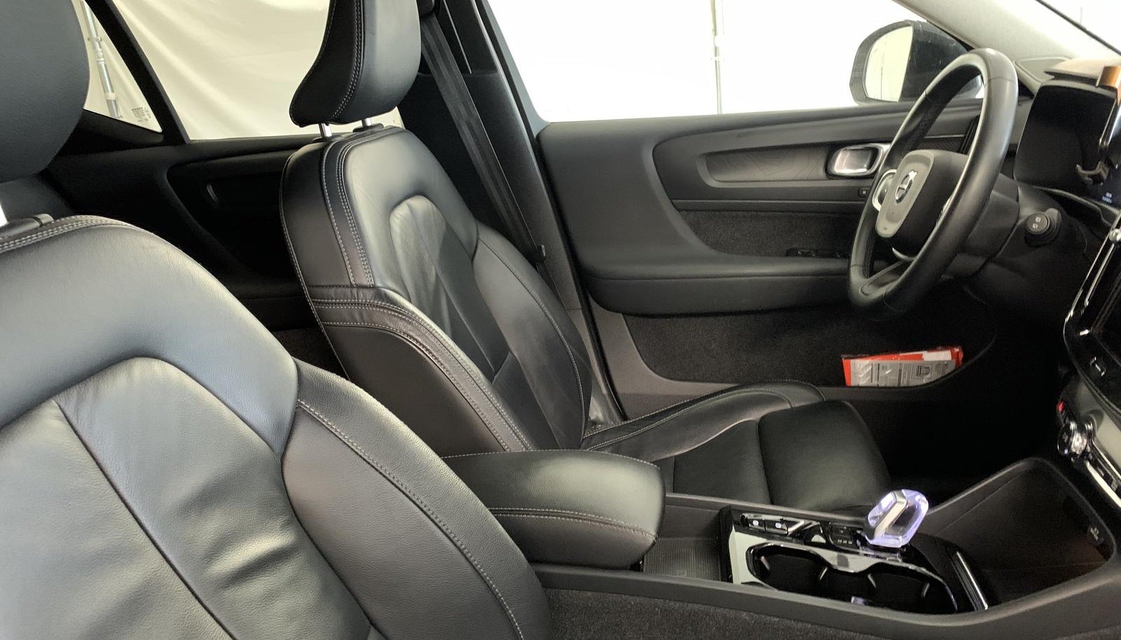 Volvo XC40 Plus Dark 3