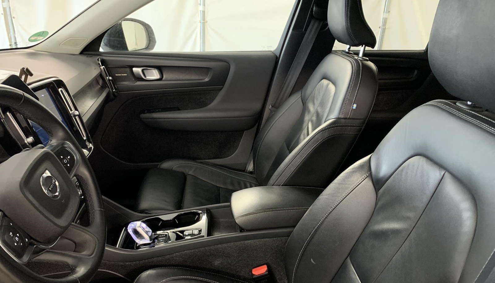 Volvo XC40 Plus Dark 9