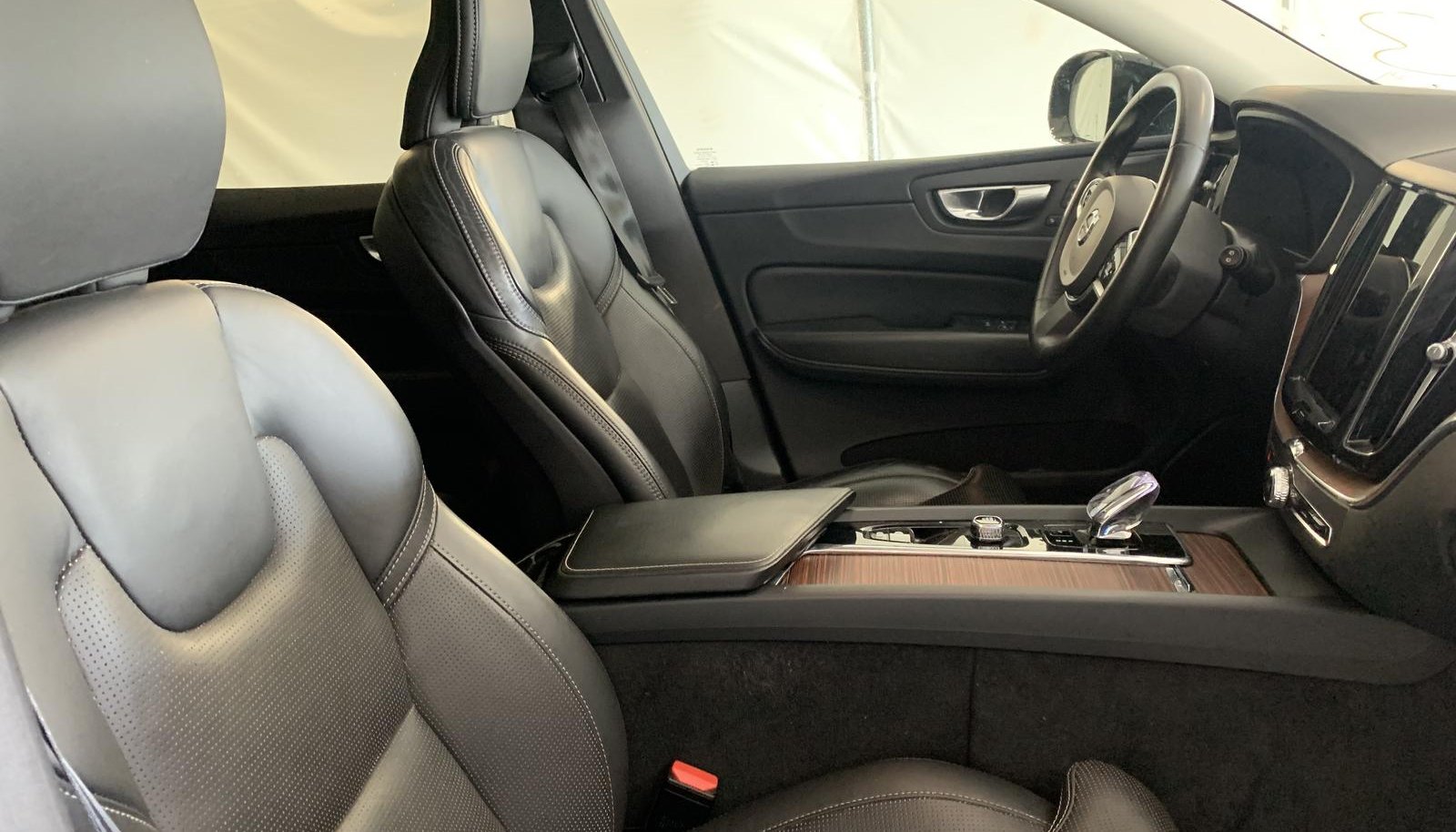 Volvo XC60 Ultimate Dark AWD 4