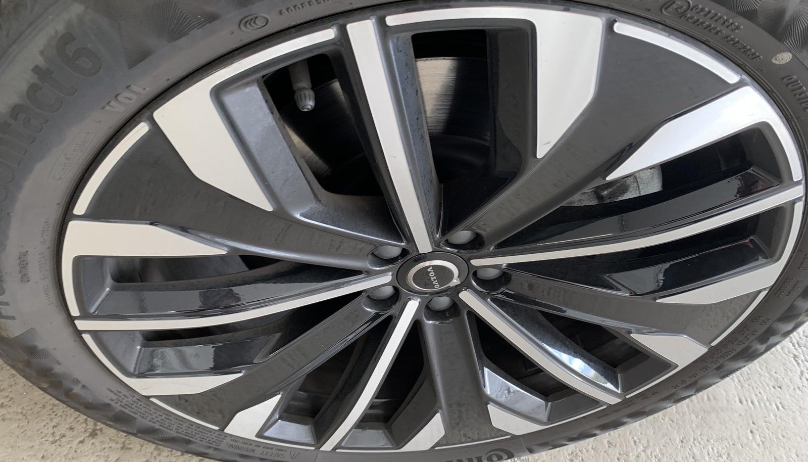 Volvo XC90 Plus Dark Recharge Plug-In Hybrid AWD 3