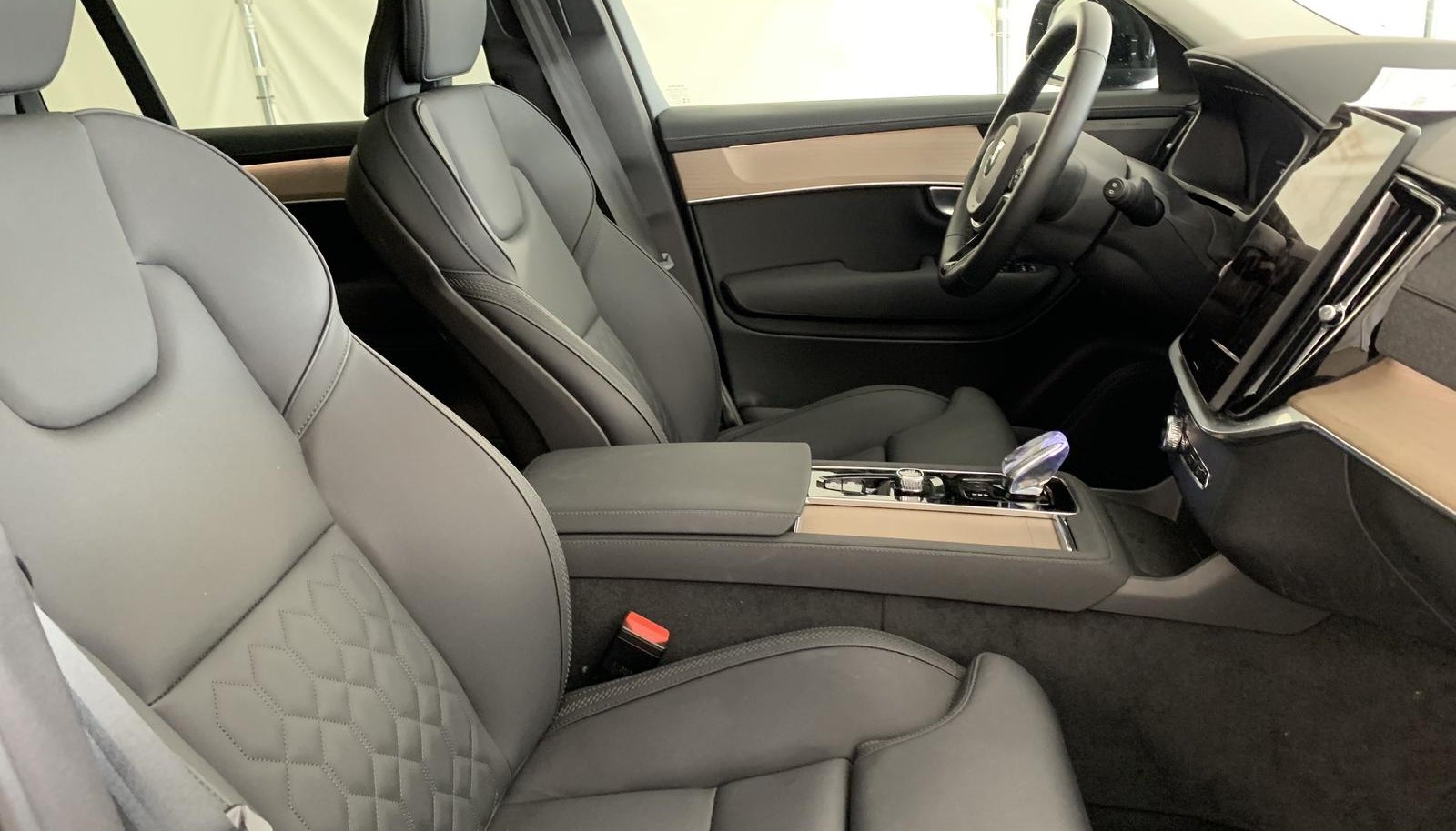Volvo XC90 Plus Dark Recharge Plug-In Hybrid AWD 4