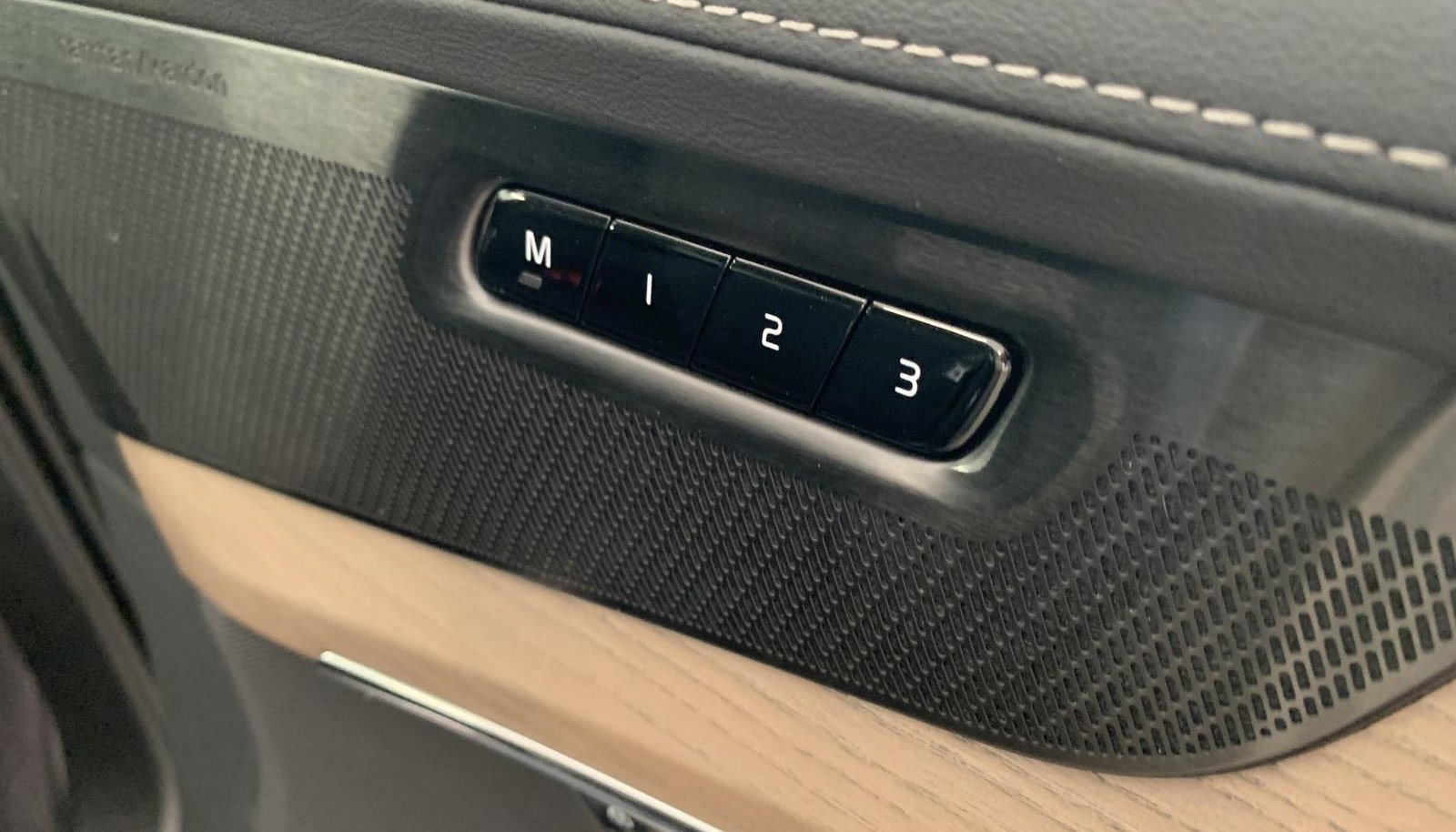 Volvo XC90 Plus Dark Recharge Plug-In Hybrid AWD 5