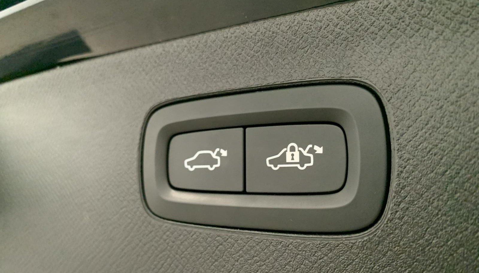 Volvo XC90 Plus Dark Recharge Plug-In Hybrid AWD 7