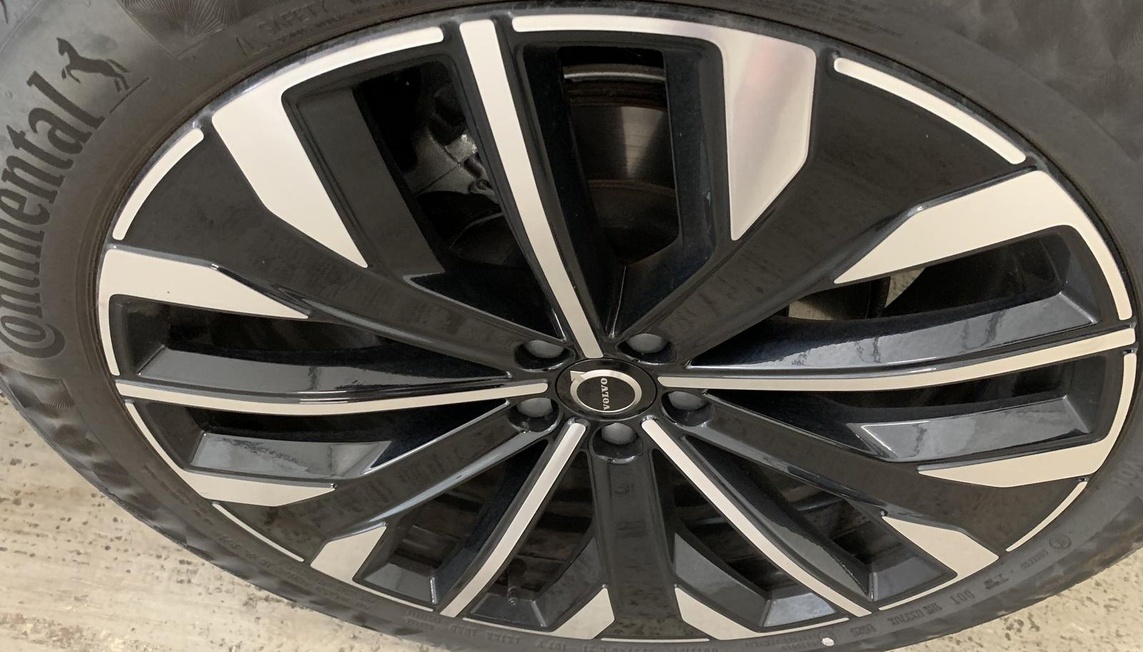Volvo XC90 Plus Dark Recharge Plug-In Hybrid AWD 9