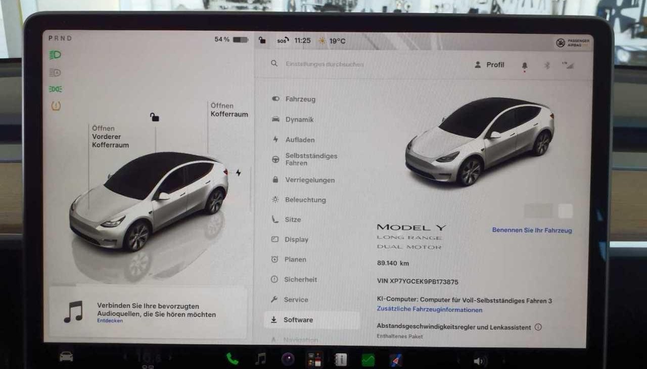 Tesla Model Y Long Range Dual AWD 10