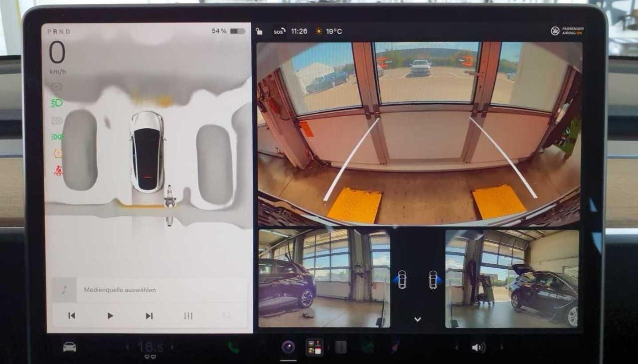 Tesla Model Y Long Range Dual AWD 9
