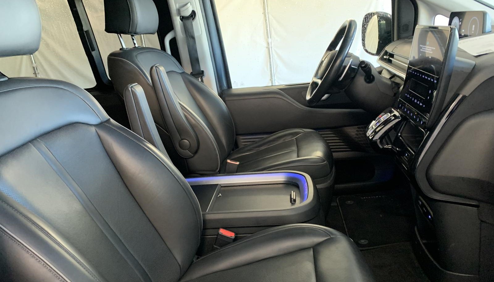 Hyundai Staria Signature 4WD 3