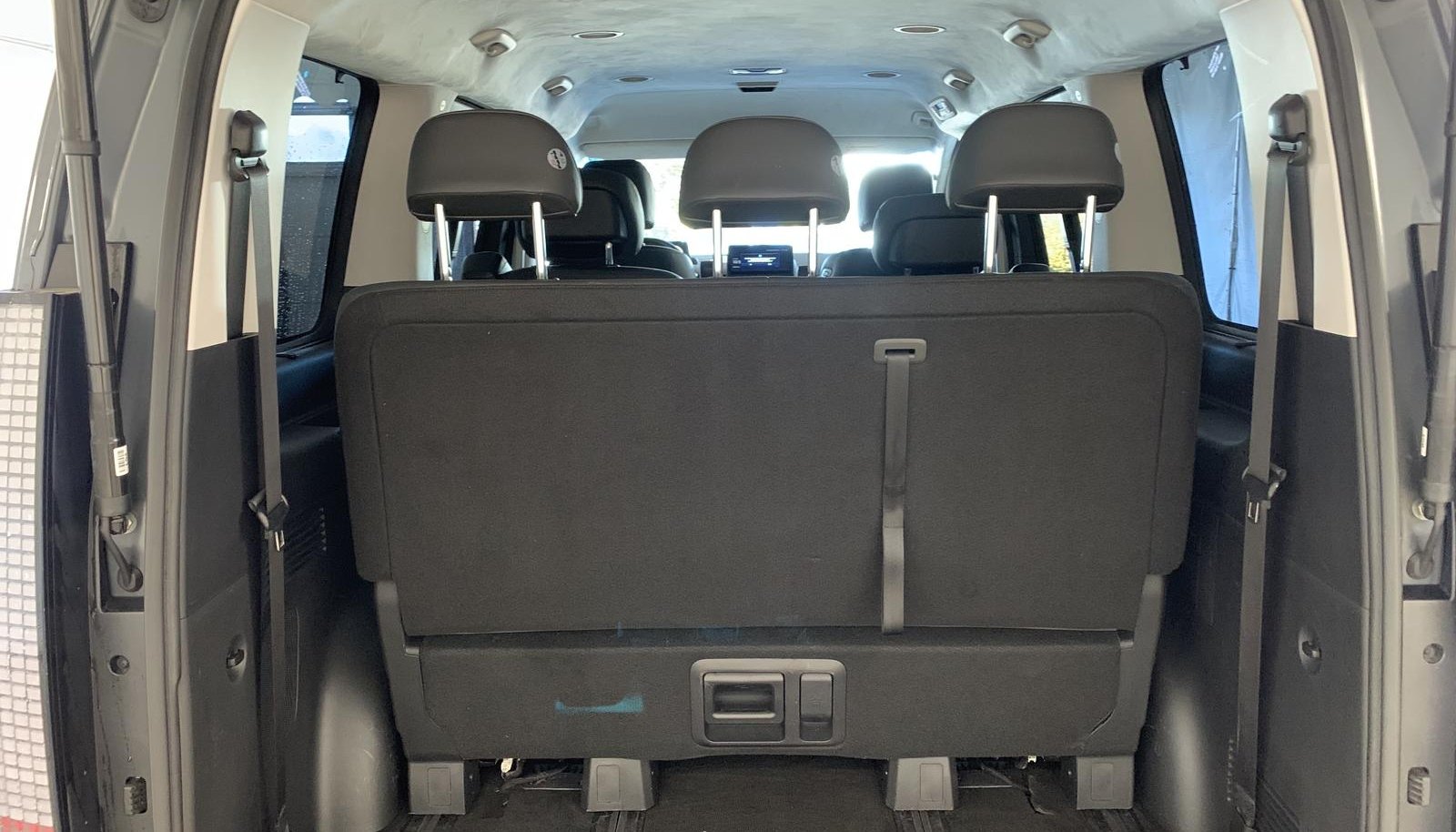 Hyundai Staria Signature 4WD 9