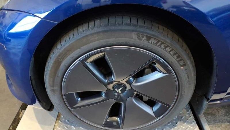 Tesla Model 3 Standard Range 3