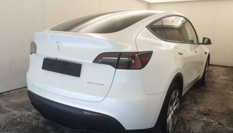 Tesla Model Y Long Range Dual AWD 4