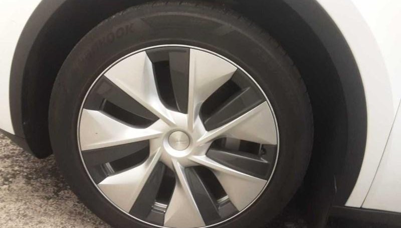 Tesla Model Y Long Range Dual AWD 5