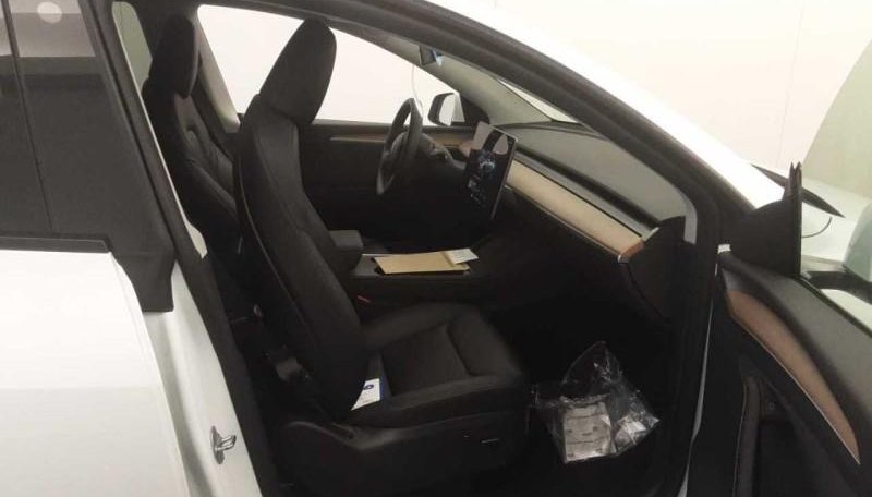 Tesla Model Y Long Range Dual AWD 6