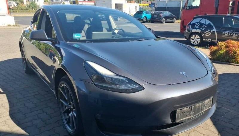 Tesla Model 3 Long Range RWD 2