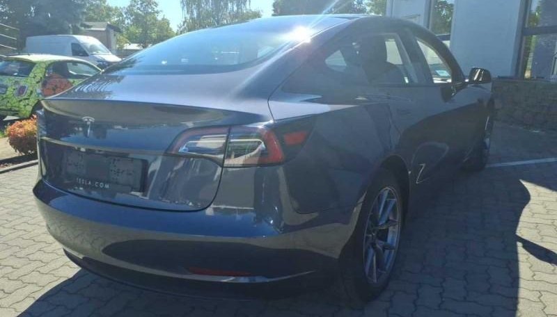 Tesla Model 3 Long Range RWD 4