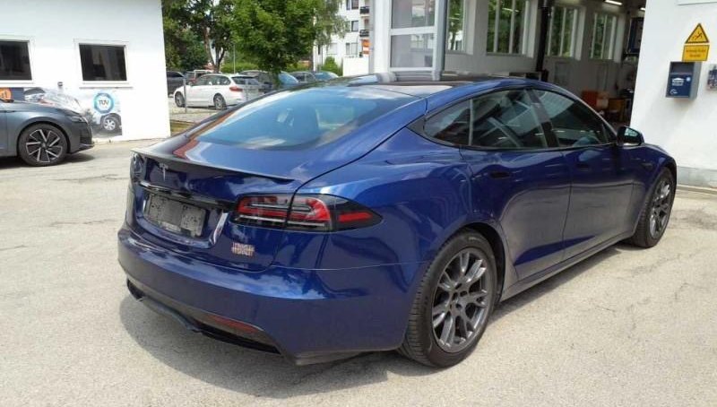 Tesla Model S Plaid 3