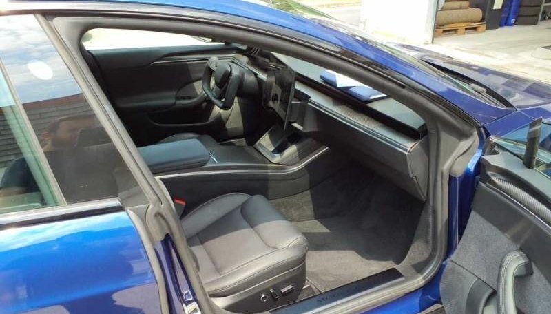 Tesla Model S Plaid 4