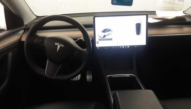 Tesla Model Y Performance Dual AWD 2
