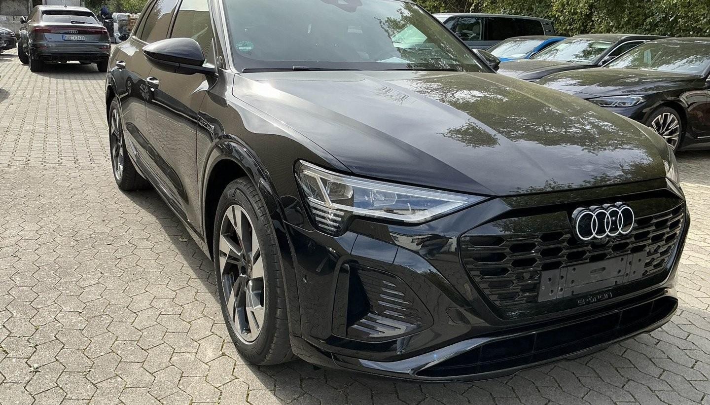 Audi Q8 S-Line 5