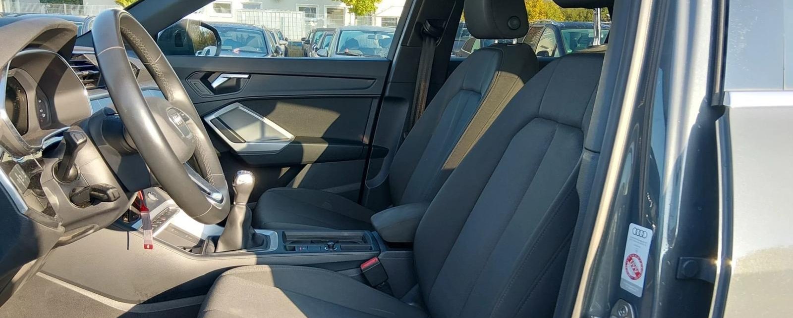 Audi Q3 35 TDI basis 12