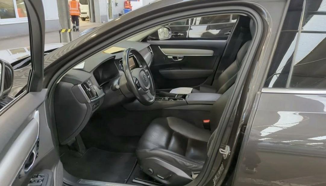 Volvo V90 Recharge Core 6