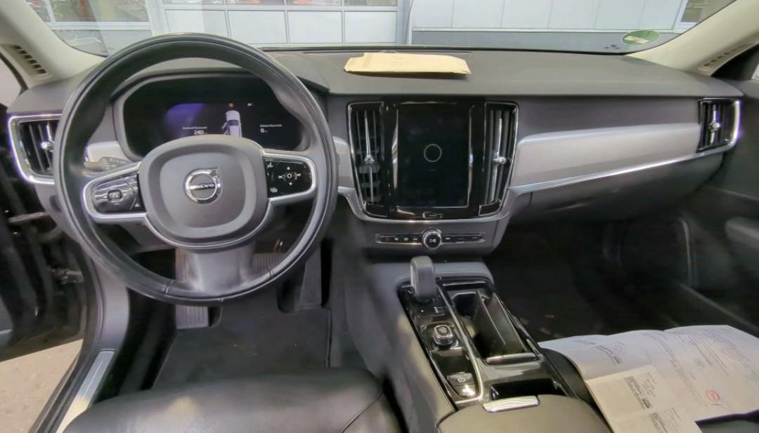 Volvo V90 Recharge Core 7