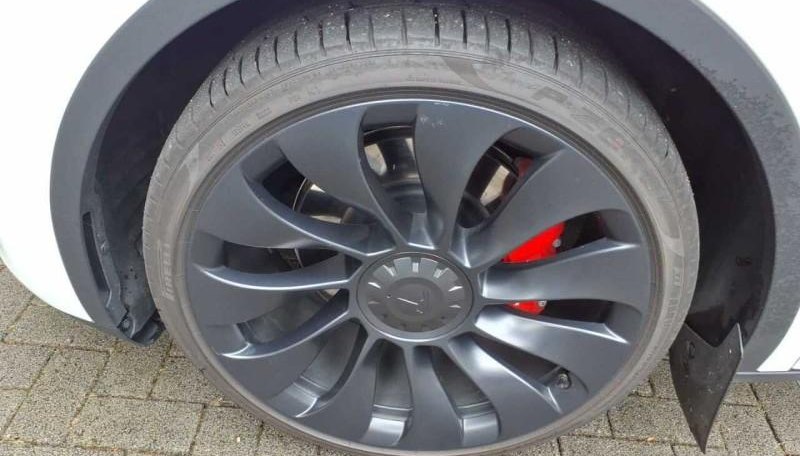 Tesla Model Y Performance Dual AWD 3