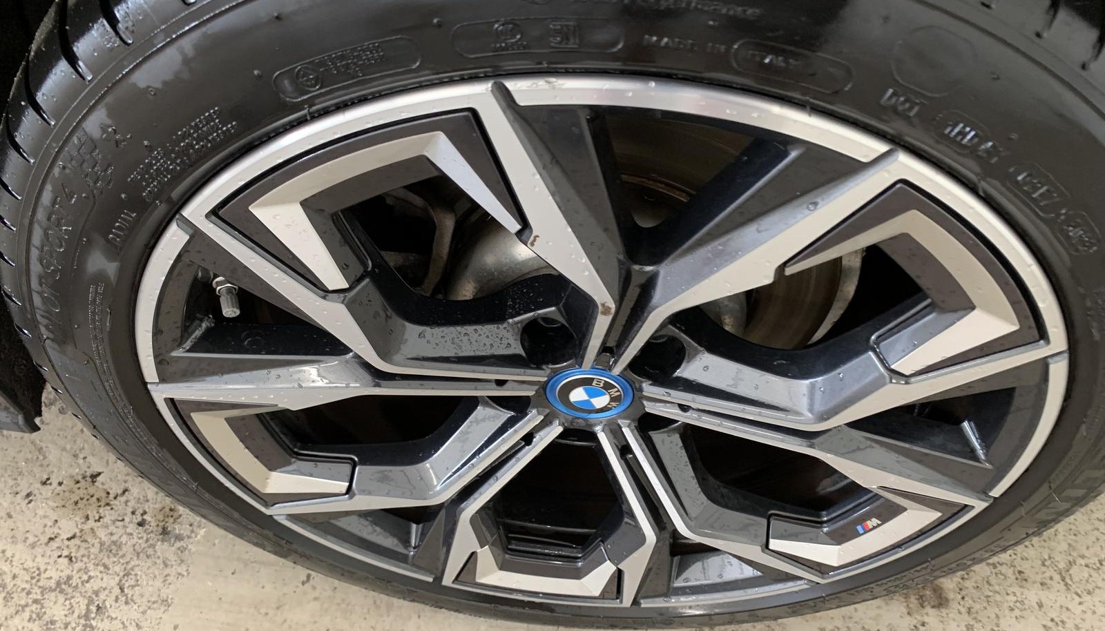 BMW i4 M Sport 9