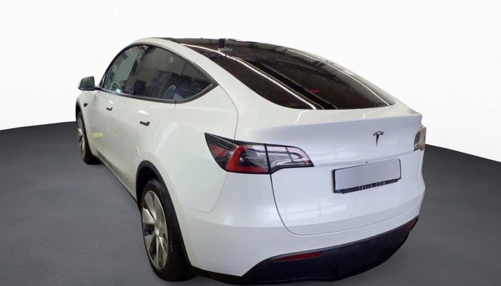 Tesla Model Y Basis RWD 10