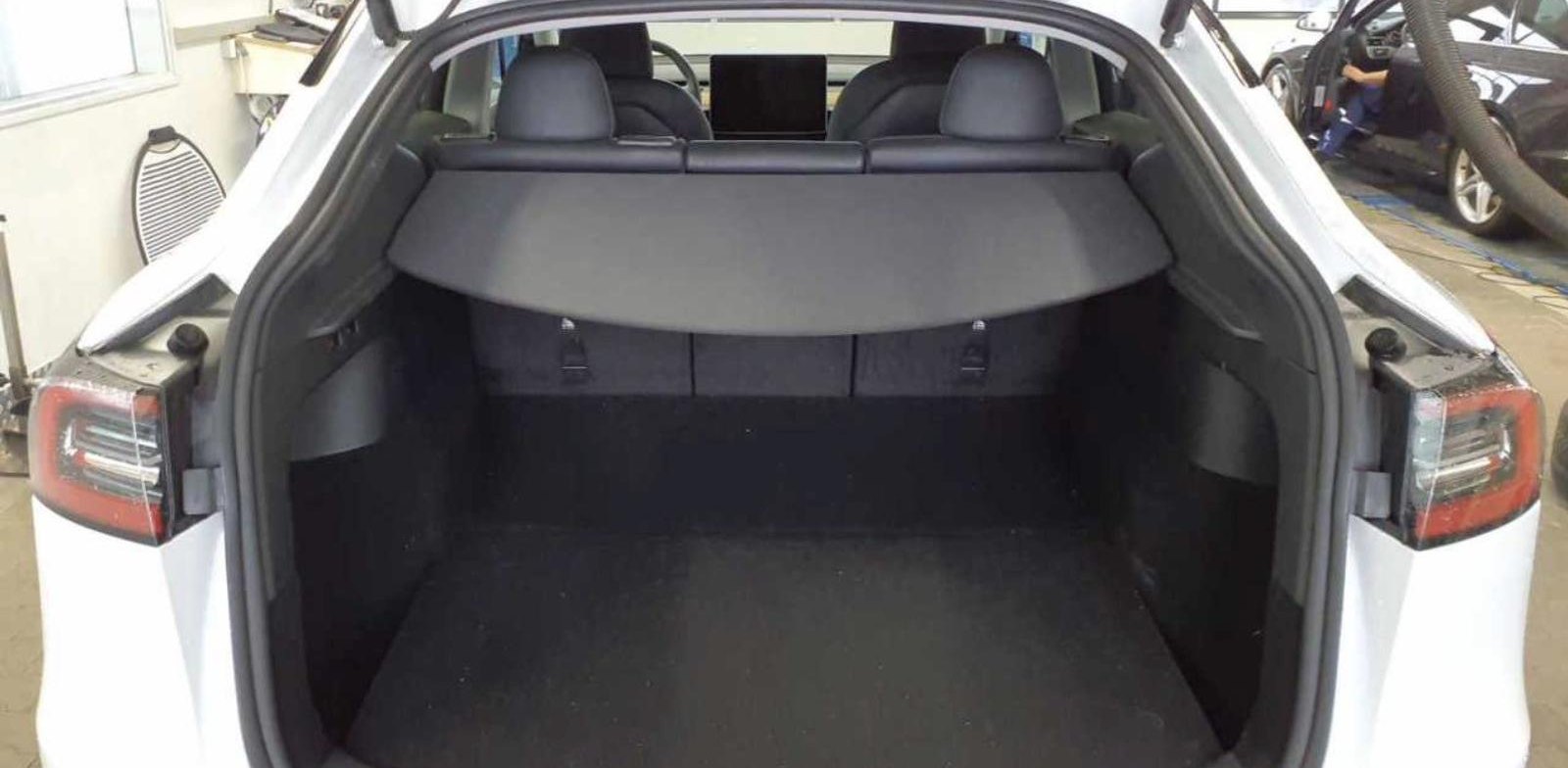 Tesla Model Y Basis RWD 6