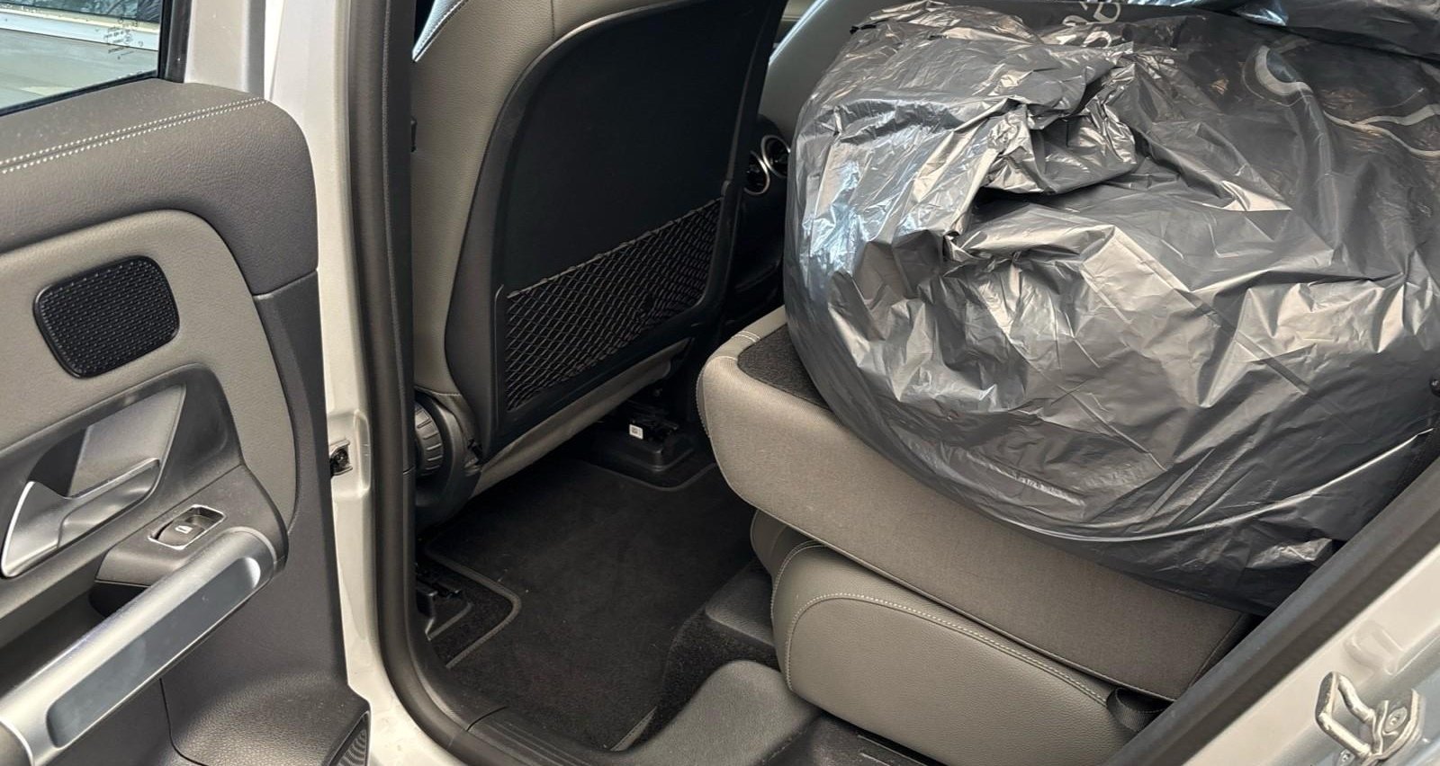 Mercedes-Benz EQB Electric Art 11