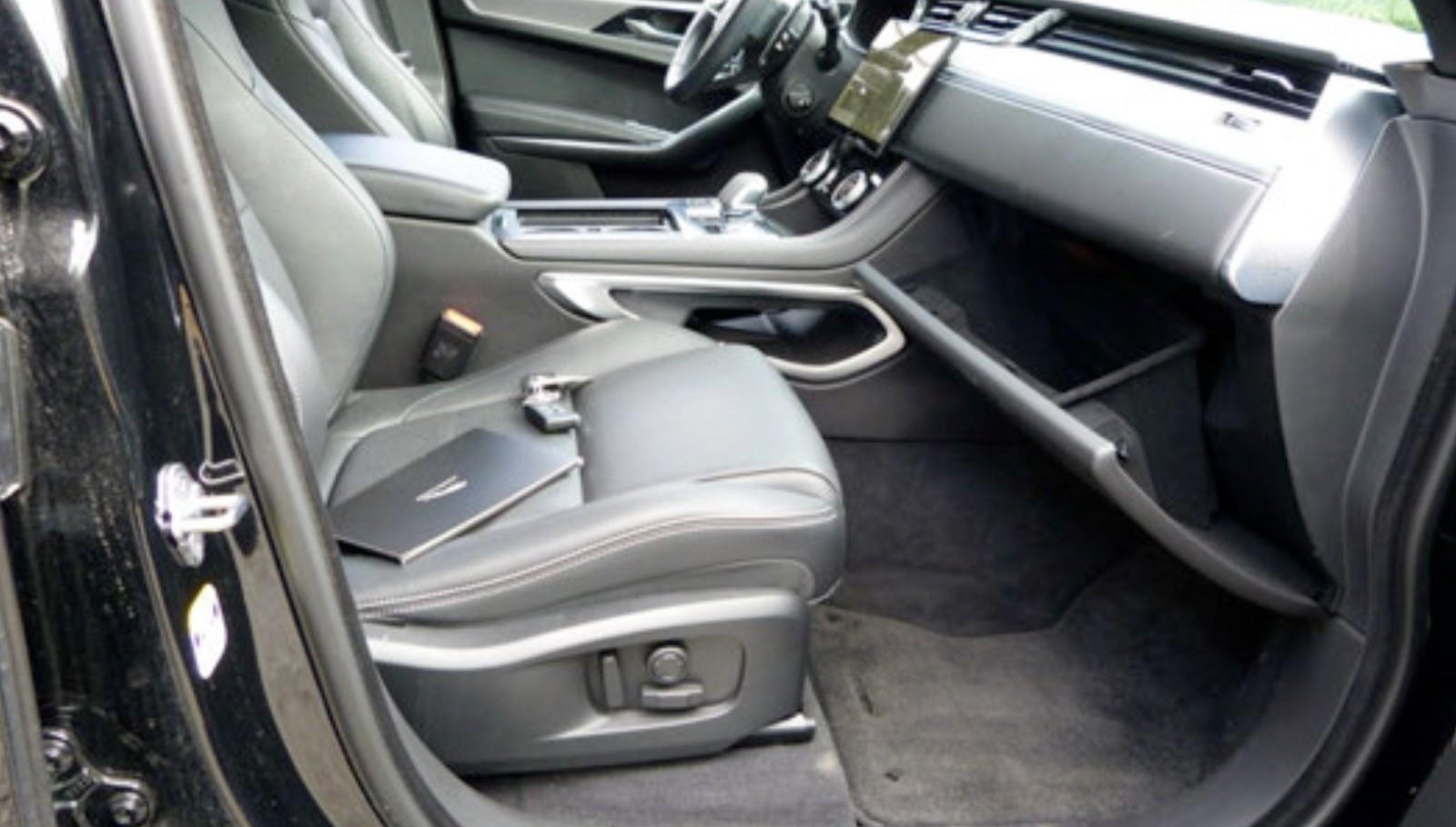 Jaguar F-Pace R-Dynamic SE AWD 9