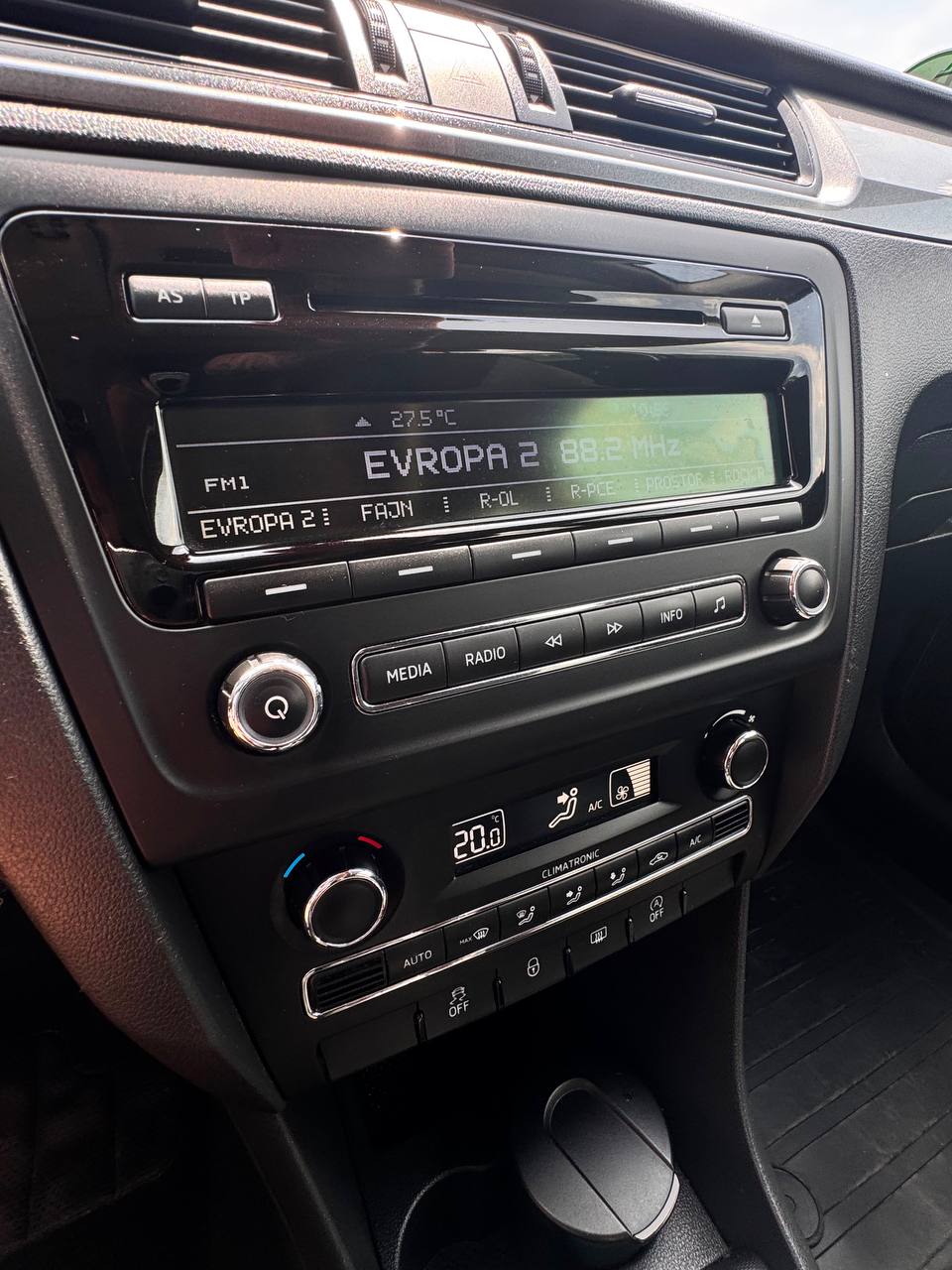 Skoda Rapid 2015 10