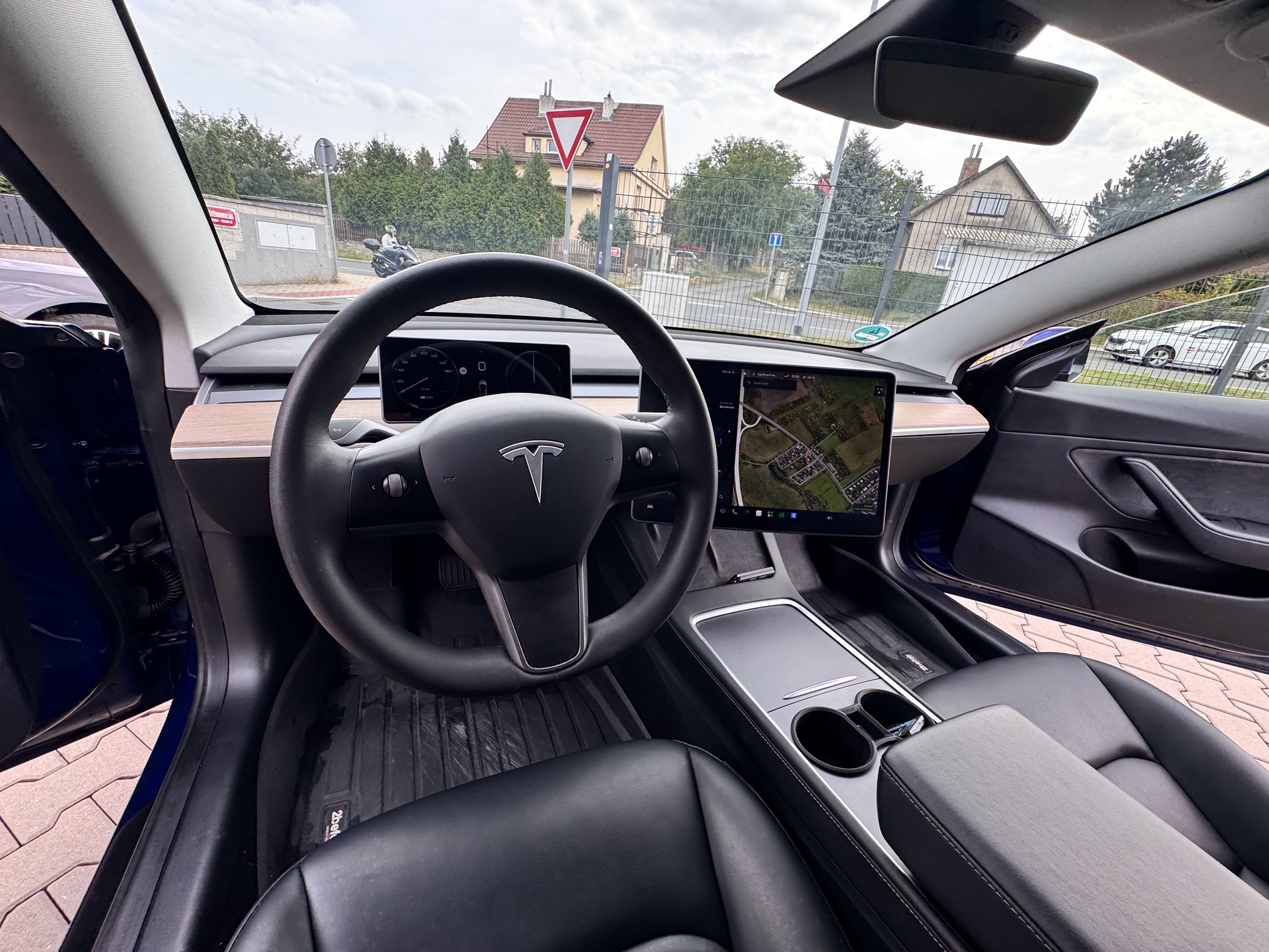 Tesla Model 3 Long Range 11