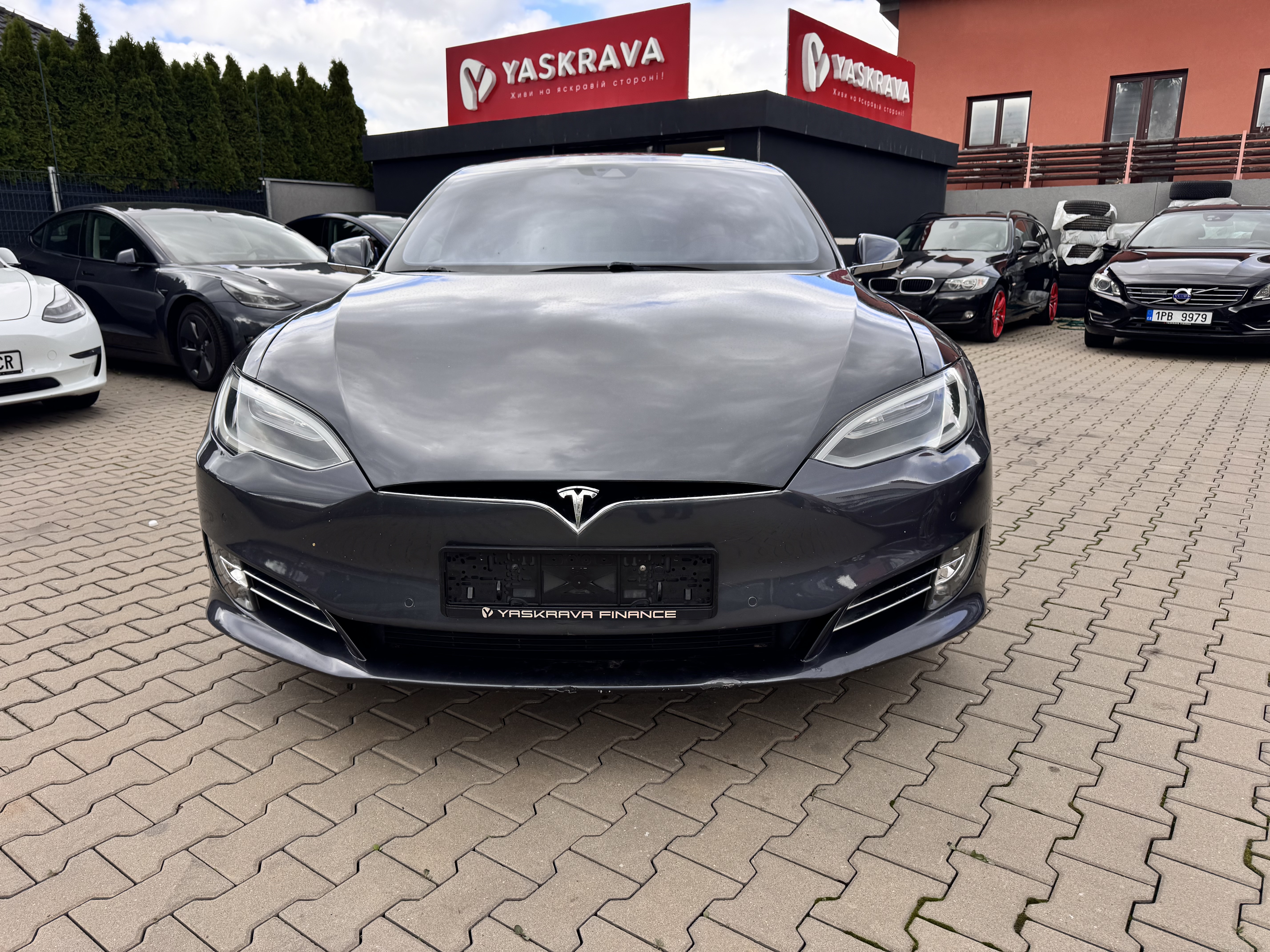Tesla Model S 90D