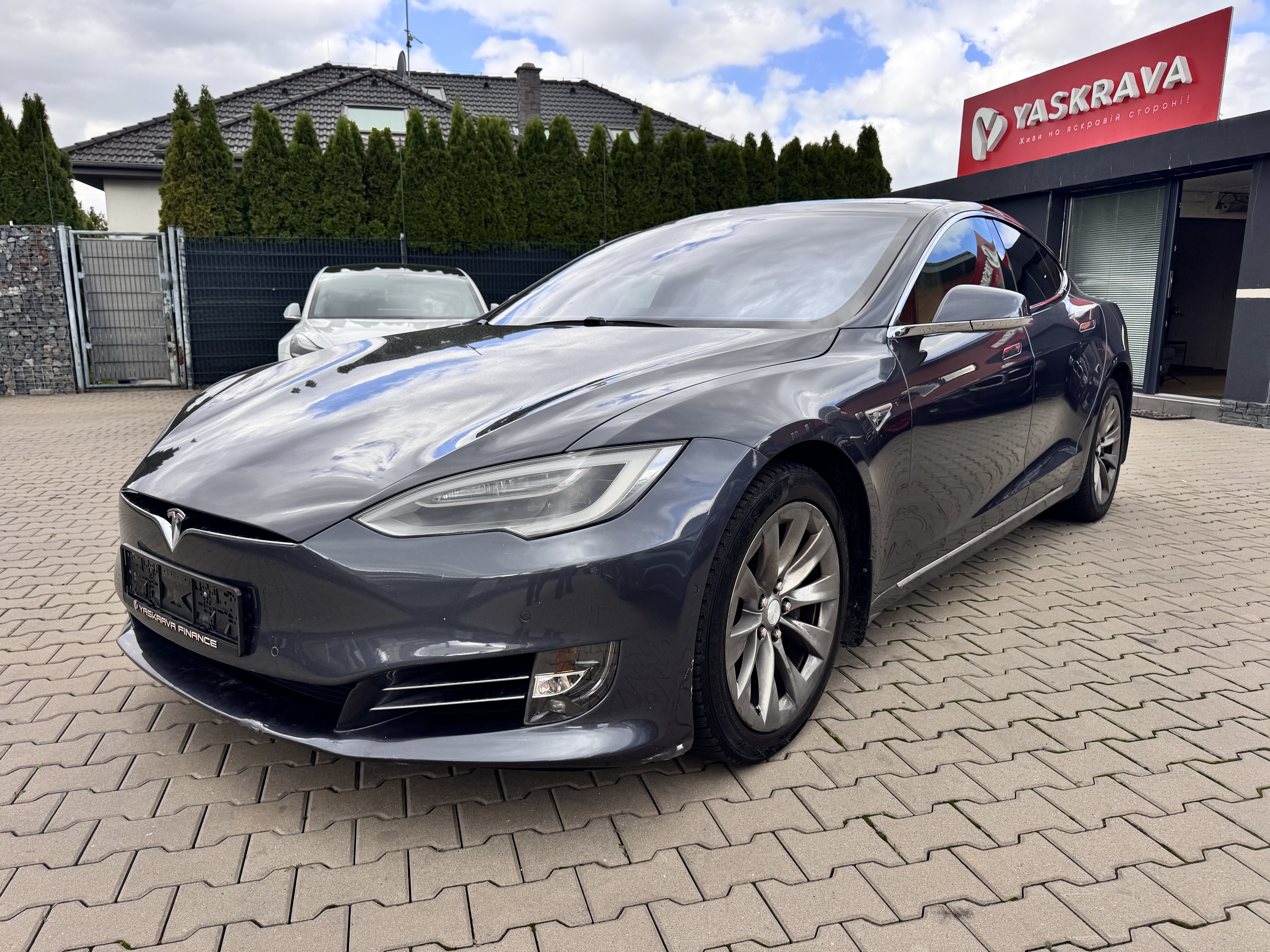 Tesla Model S 90D 2