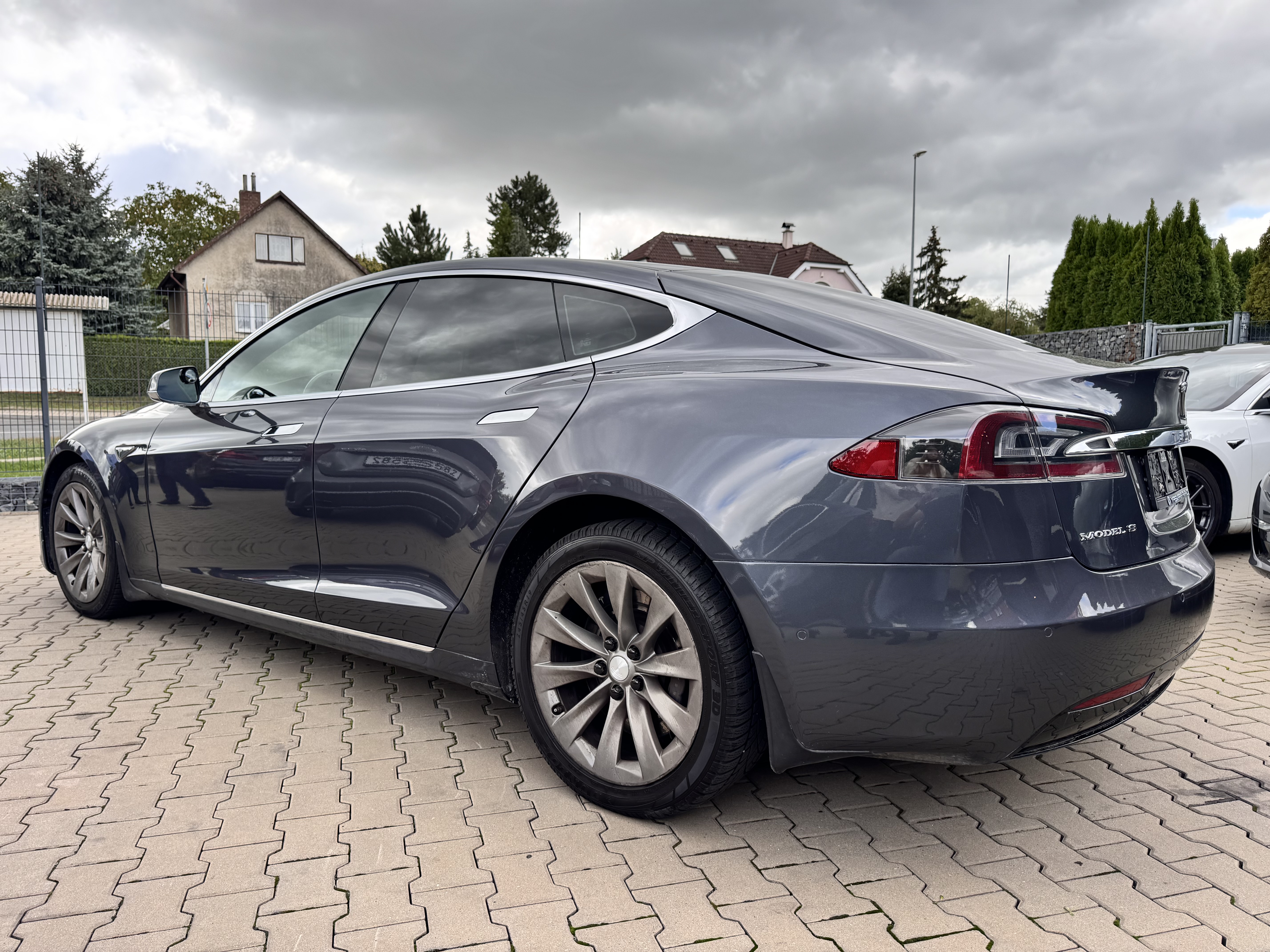 Tesla Model S 90D 3