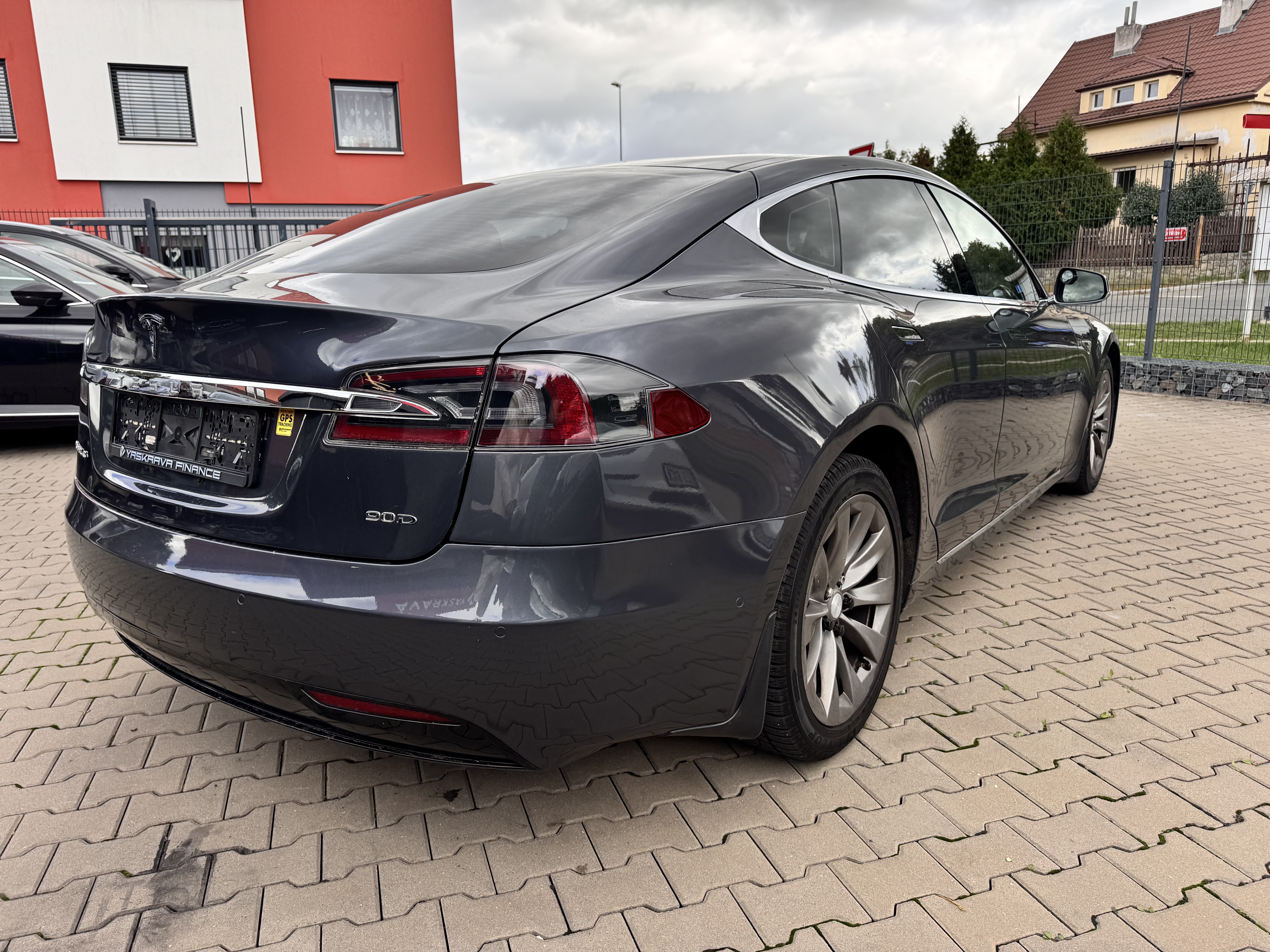 Tesla Model S 90D 5