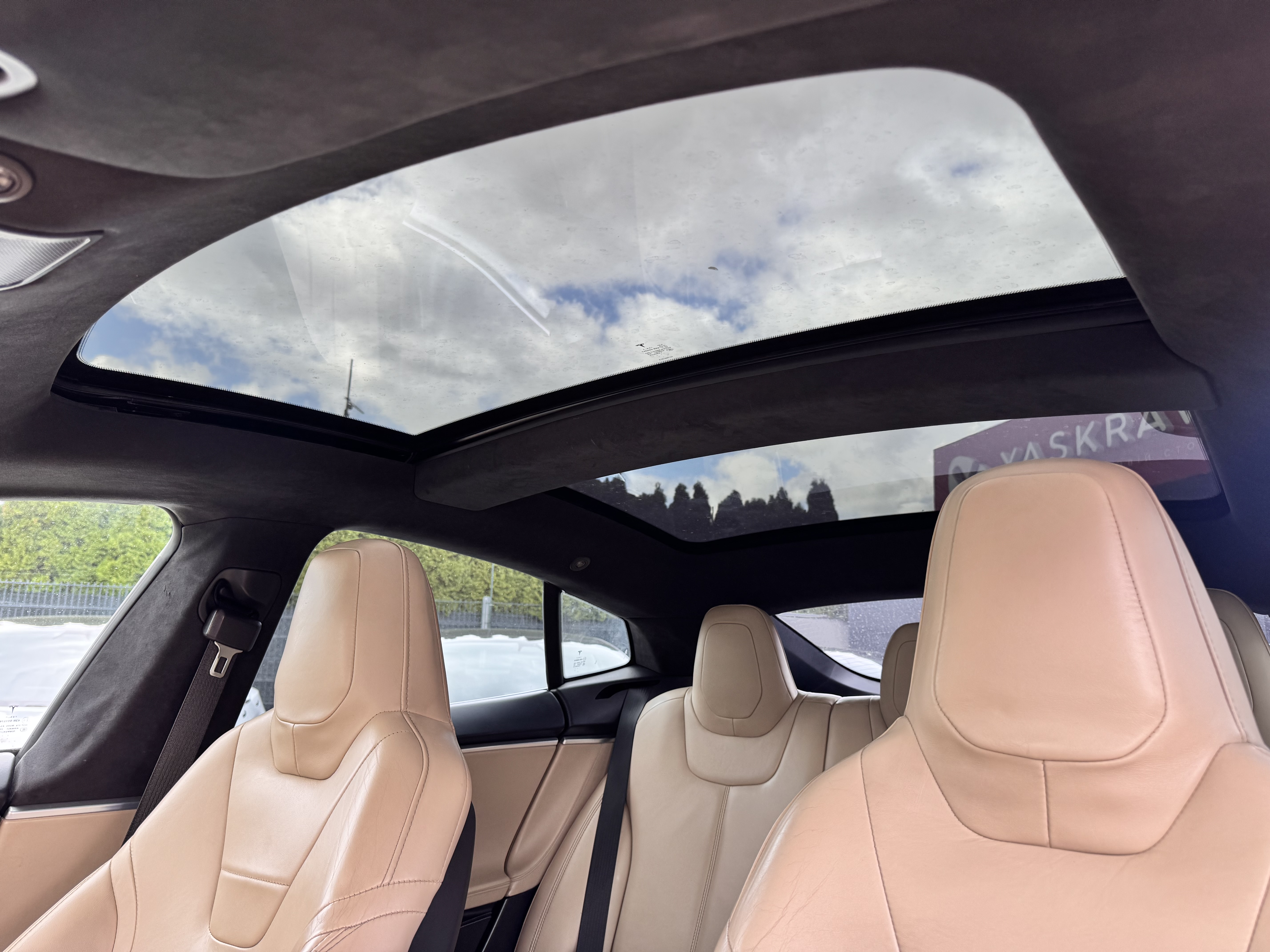 Tesla Model S 90D 10
