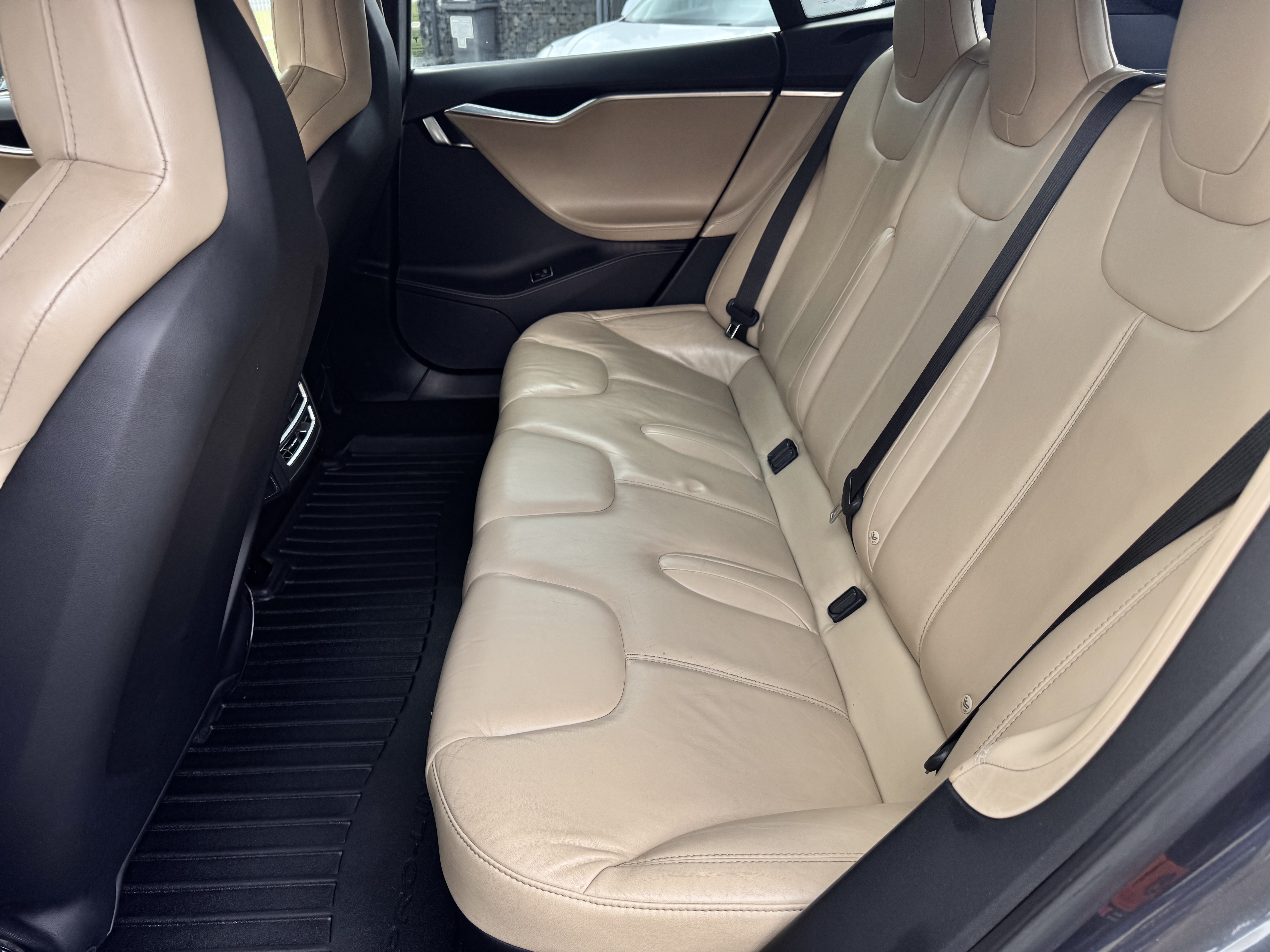 Tesla Model S 90D 12
