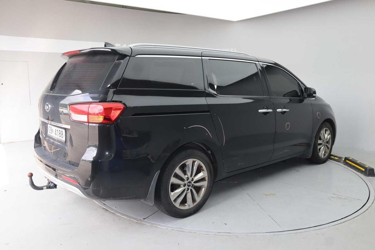 Kia Carnival 2.2 CRDi 9 місць 2