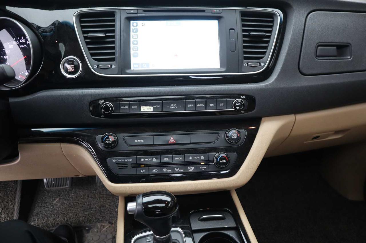 Kia Carnival 2.2 CRDi 9 місць 4